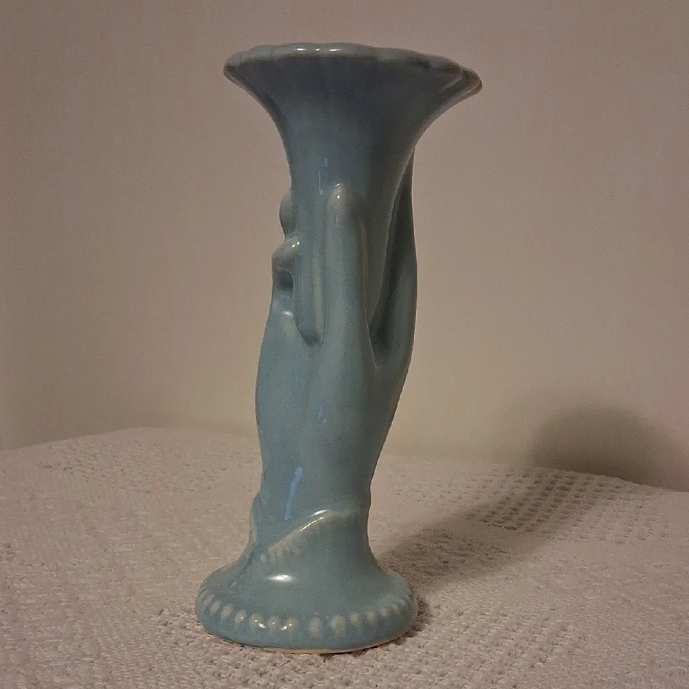 🌷 Vintage Shawnee Pottery Blue Tulip Hand Vase – USA, 1940s